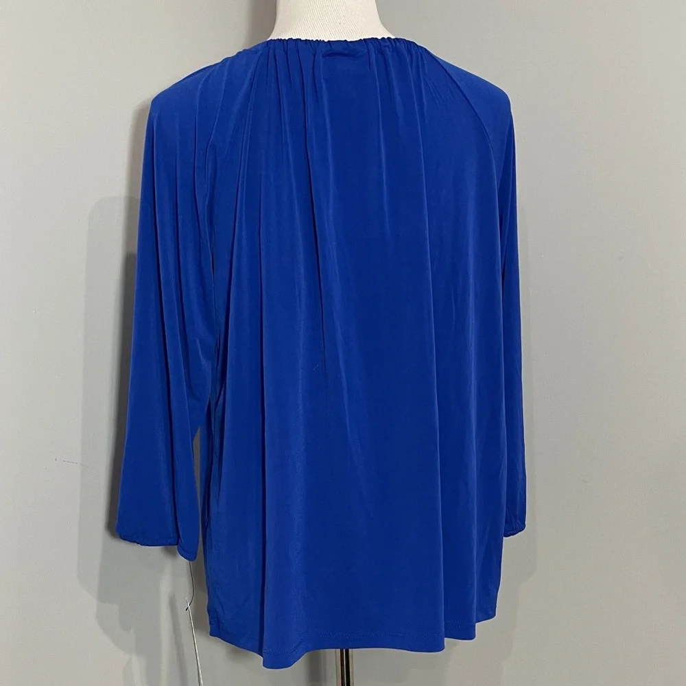 ๐๐ปโโ๏ธ2 for $30 when you bundle!
Blue chain accent blouse - Picture 2 of 4